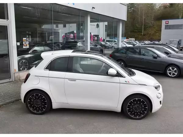 Fiat 500e 3+1 42 kWh La Prima ACC CO DRIVER PANO CAM 1° MAIN - Photo 3