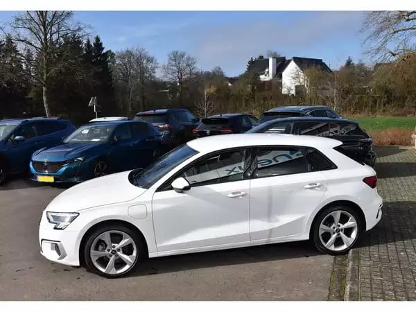 Audi A3 Sportback 40 TFSIe PHEV S-Tronic REGUL GPS LANE PARK 1° MAIN - Photo 2