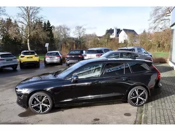 Volvo V60 2.0 B4 Plus Dark Geartronic CUIR MEMO PANO CAM360 HARMAN 1° MAIN - Photo 2