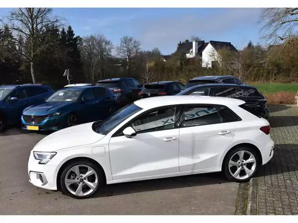 Audi A3 Sportback 40 TFSIe PHEV S-Tronic REGUL GPS LANE PARK 1° MAIN - Photo 2