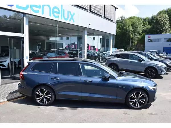 Volvo V60 2.0 B4 Plus Dark Geartronic PANO CUIR MEMO CAM360 HARMAN 1° MAIN - Photo 2