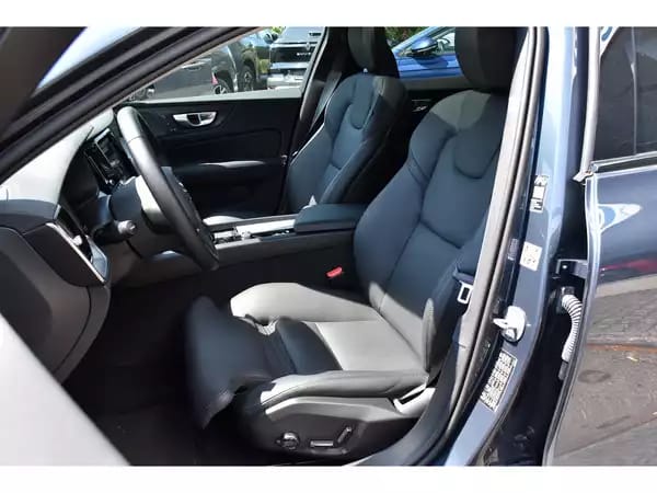 Volvo V60 2.0 B4 Plus Dark Geartronic PANO CUIR MEMO CAM360 HARMAN 1° MAIN - Photo 2