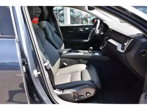 Volvo V60 2.0 B4 Plus Dark Geartronic PANO CUIR MEMO CAM360 HARMAN 1° MAIN - Photo 2