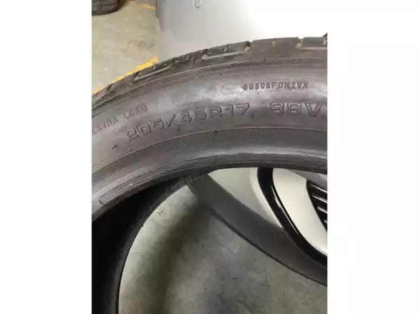 Pneus été 17 205/45 R17 88V - Photo 2