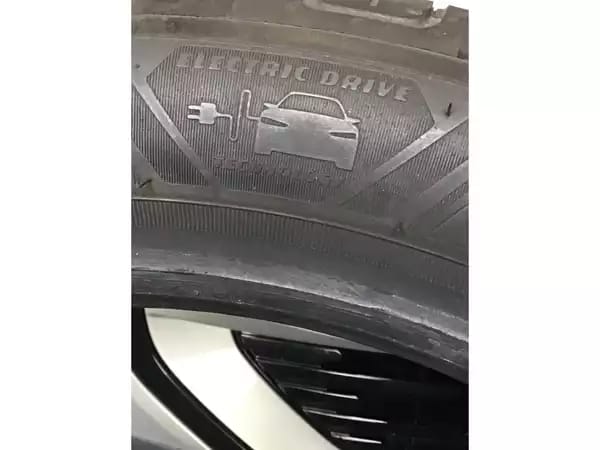 Pneus été 17 205/45 R17 88V - Photo 3