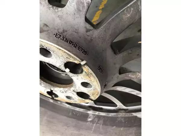 Jantes alu + Pneus hiver 17 225/50 R17 98H - Photo 2