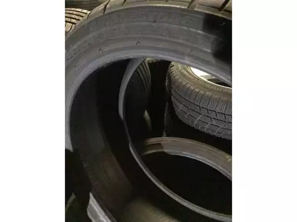 Pneus été 19 225/40 R19 93W - Photo 2