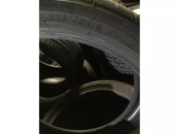 Pneus été 19 225/40 R19 93W - Photo 3