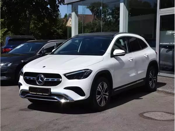 Mercedes-Benz GLA 200 CDI Progressive 8G-Tronic PANO CHFF ADD LANE GPS CAM 1° MAIN - Photo 2