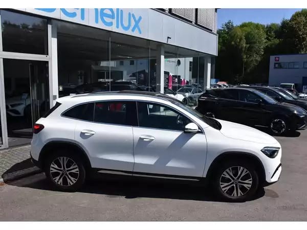 Mercedes-Benz GLA 200 CDI Progressive 8G-Tronic PANO CHFF ADD LANE GPS CAM 1° MAIN - Photo 2