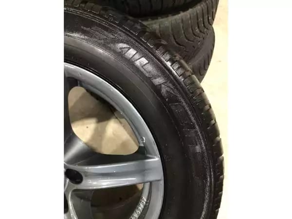 Jantes alu + Pneus hiver 16 215/60 R16 99H - Photo 2
