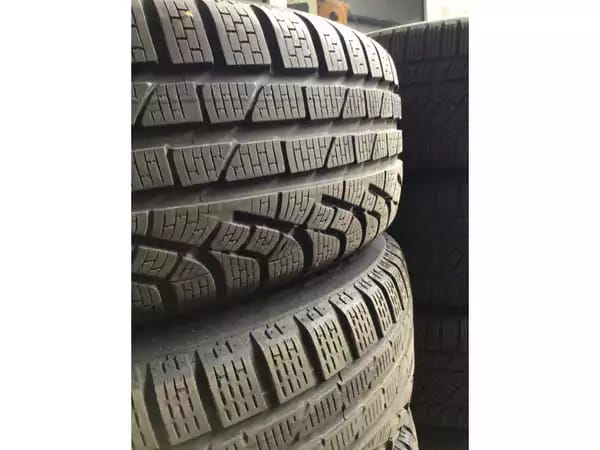 Jantes alu + Pneus hiver 17 215/60 R17 96H - Photo 2