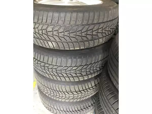 Jantes alu + Pneus hiver 18 235/60 R18 107H - Photo 2