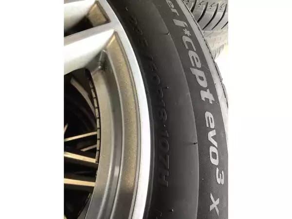 Jantes alu + Pneus hiver 18 235/60 R18 107H - Photo 3