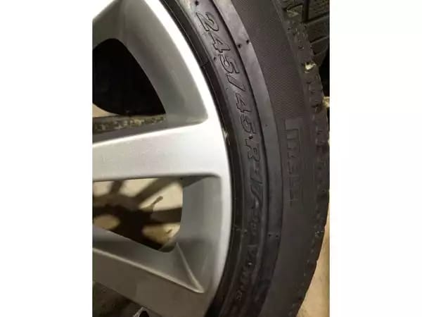 Jantes alu + Pneus hiver 17 245/45 R17 99V - Photo 2