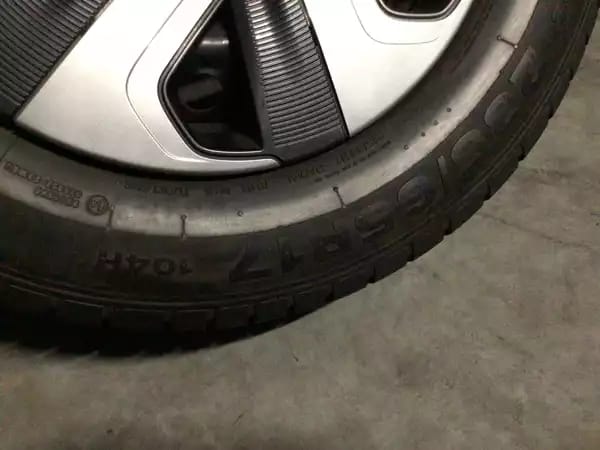 Jantes acier + Pneus hiver 17 235/65 R17 104H - Photo 2