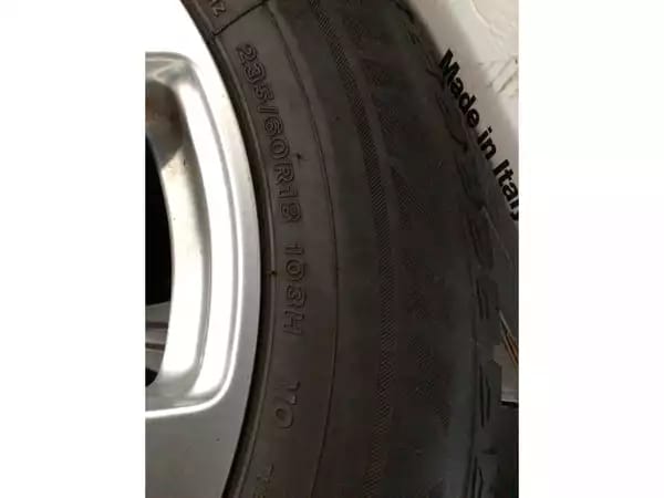 Jantes alu + Pneus hiver 18 235/60 R18 103H - Photo 3