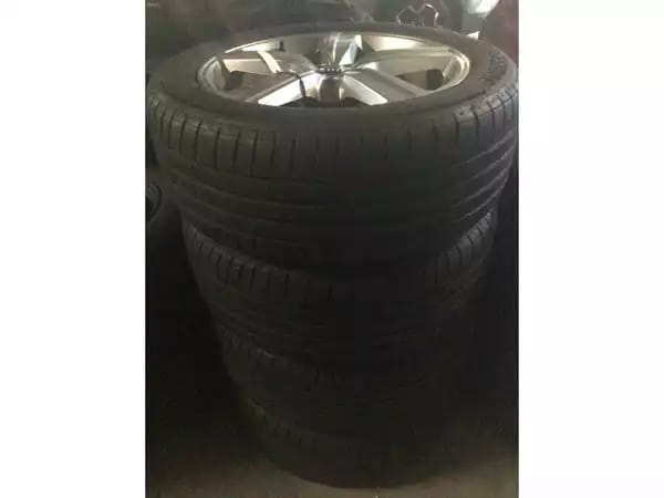 Jantes alu + Pneus été 20 255/50 R20 109H - Photo 2