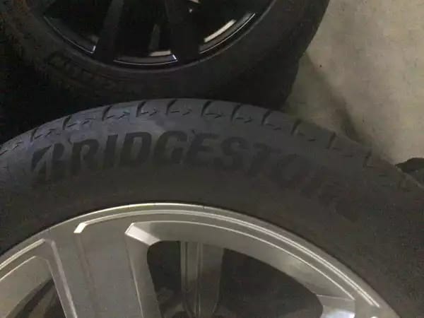 Jantes alu + Pneus été 20 255/50 R20 109H - Photo 3