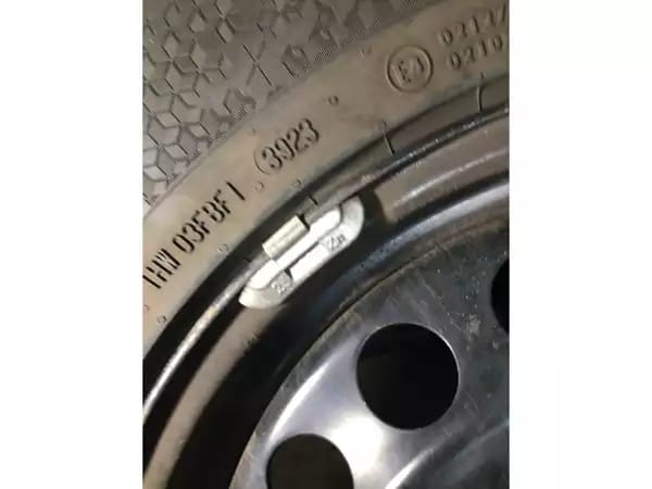 Jantes acier + Pneus hiver 17 215/65 R17 99H - Photo 3