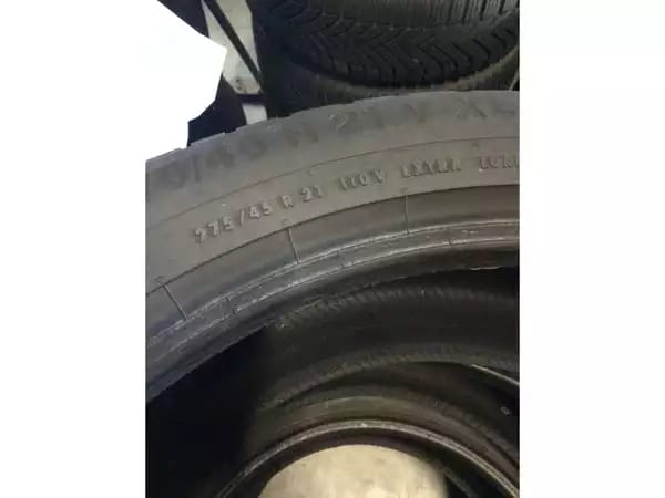 Pneus hiver 21 275/45 R21 110V - Photo 2