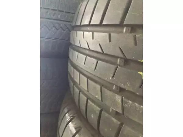 Pneus été 19 235/50 R19 99V - Photo 2