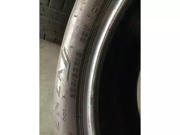 Pneus été 19 235/50 R19 99V - Photo 3