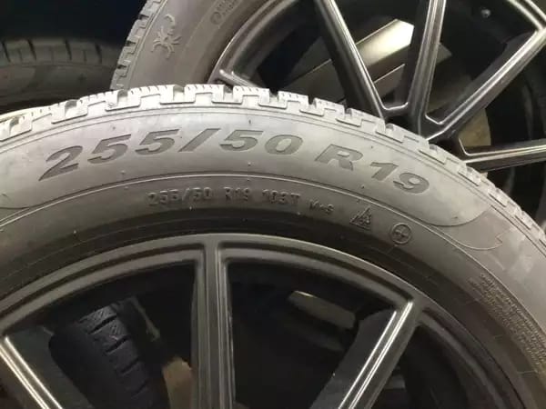 Jantes alu + Pneus hiver 19 255/50 R19 103T - Photo 2
