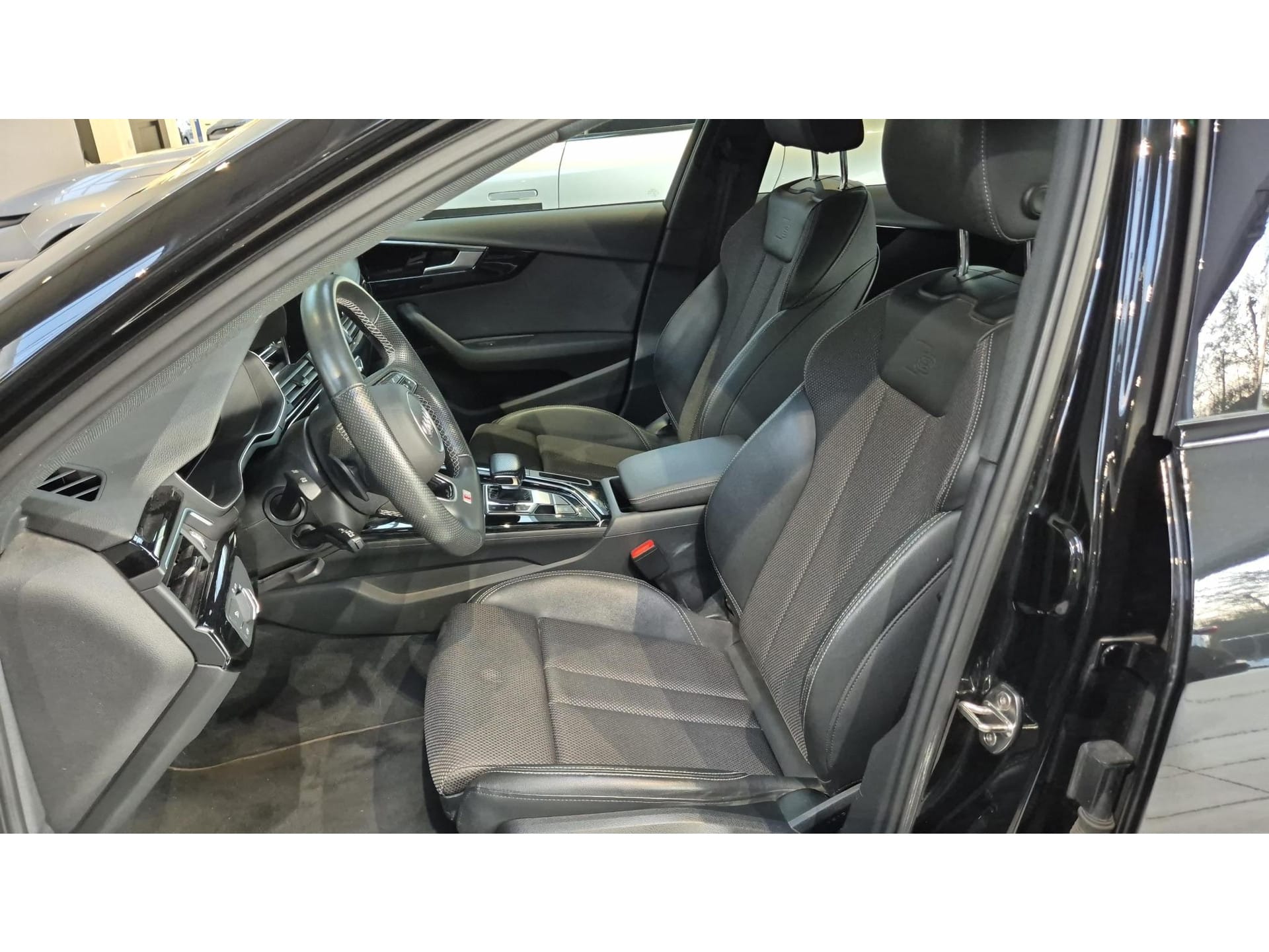 Audi A4 2.0 40 TDi 150kW Str Adv Business Ed - Photo 1