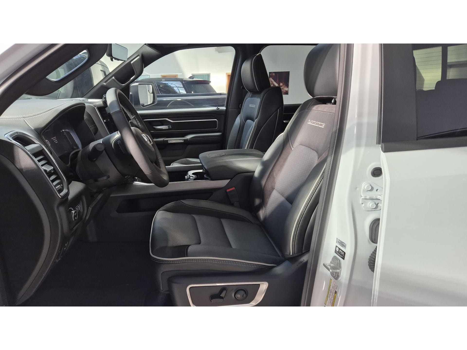 Dodge Ram 1500 Laramie Night Premium - Photo 1