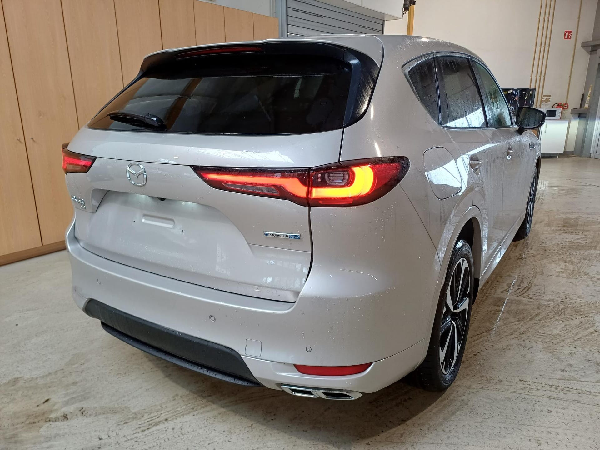 Mazda CX-60 2.5L e-SKYACTIV PHEV 327ps 8AT AWD TAKUMI CON- - Photo 3