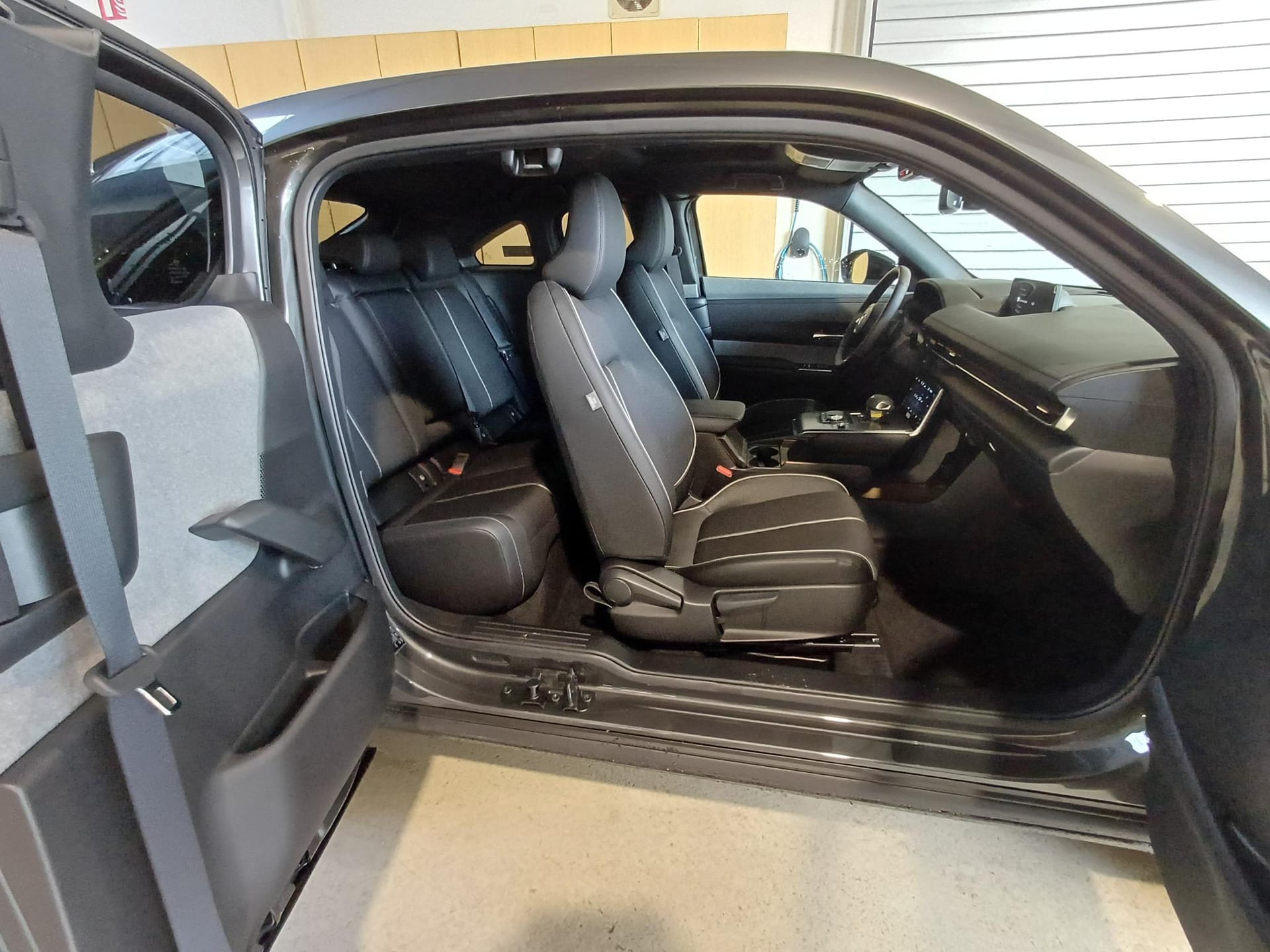 Mazda MX-30 e-SKYACTIV R-EV 170 pk Makoto Urban Expr - Photo 2