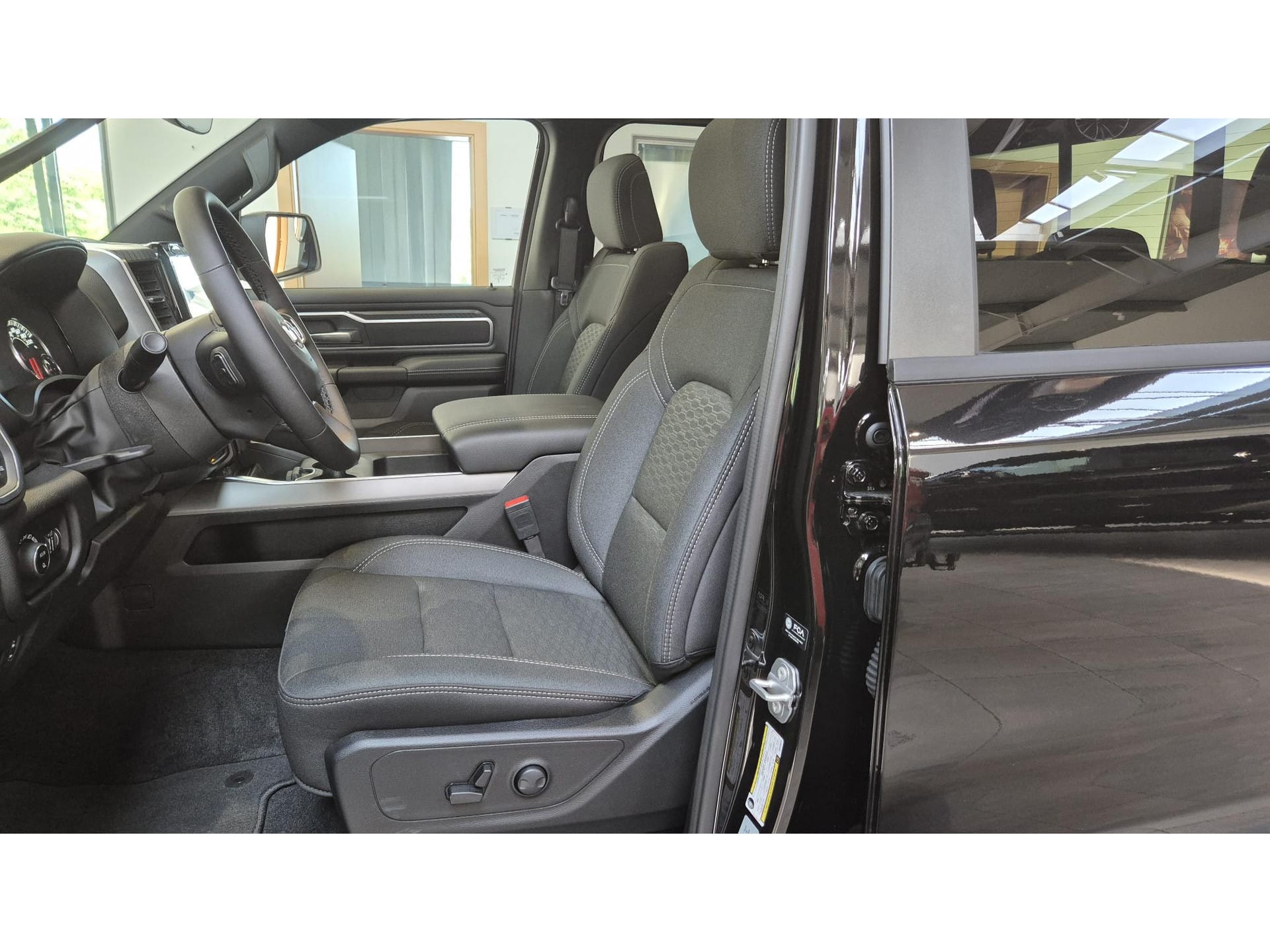 Dodge Ram 1500 Crew Cab 1500 Bighorn Black - Photo 2