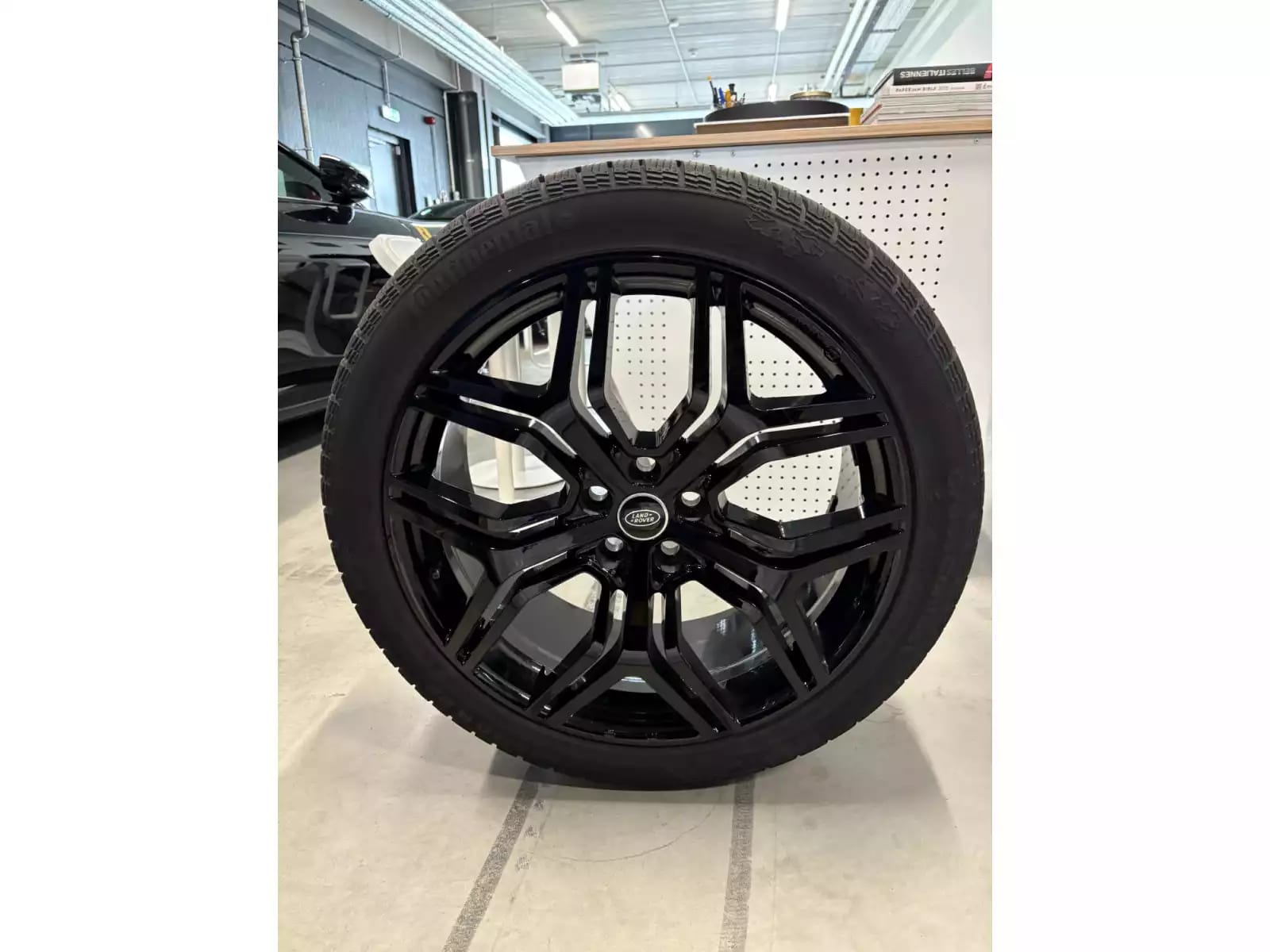 Jantes alu + Pneus hiver 22 275/40 R22 108V - Photo 1