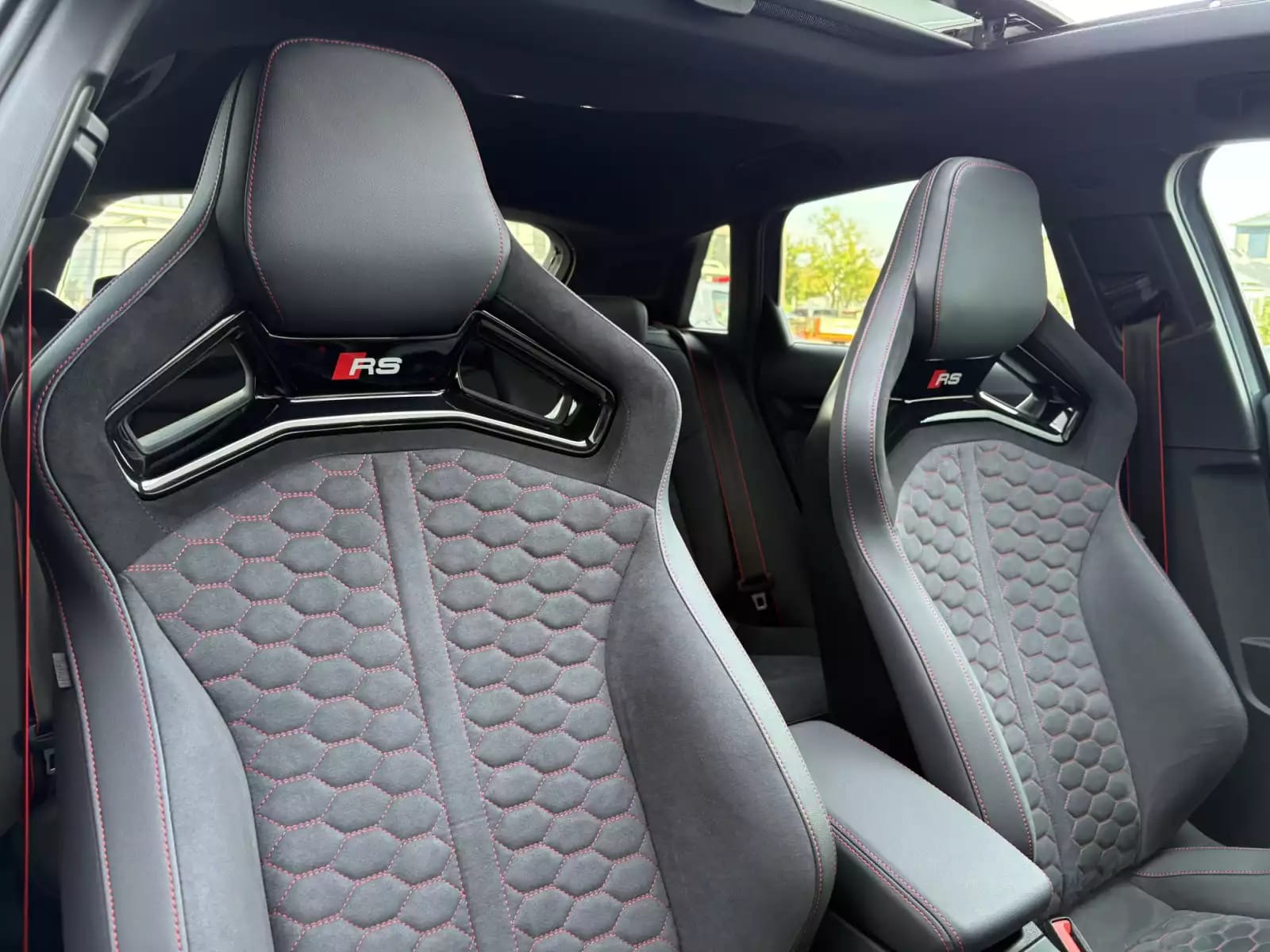 Audi RS3 Sportback 2.5 TFSI quattro/Pano/19//360°/SONO/MATRIX - Photo 1