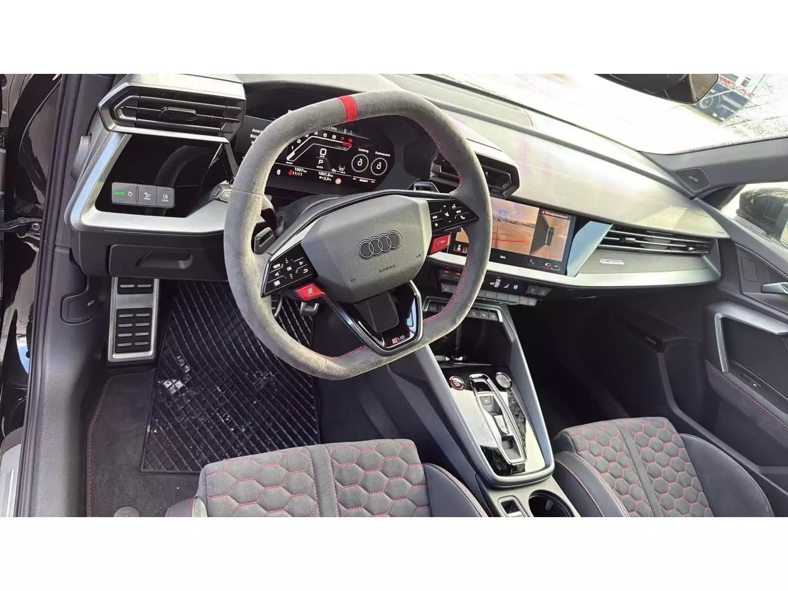 Audi RS3 Sportback 2.5 TFSI quattro/Pano/19//360°/SONO/MATRIX - Photo 1