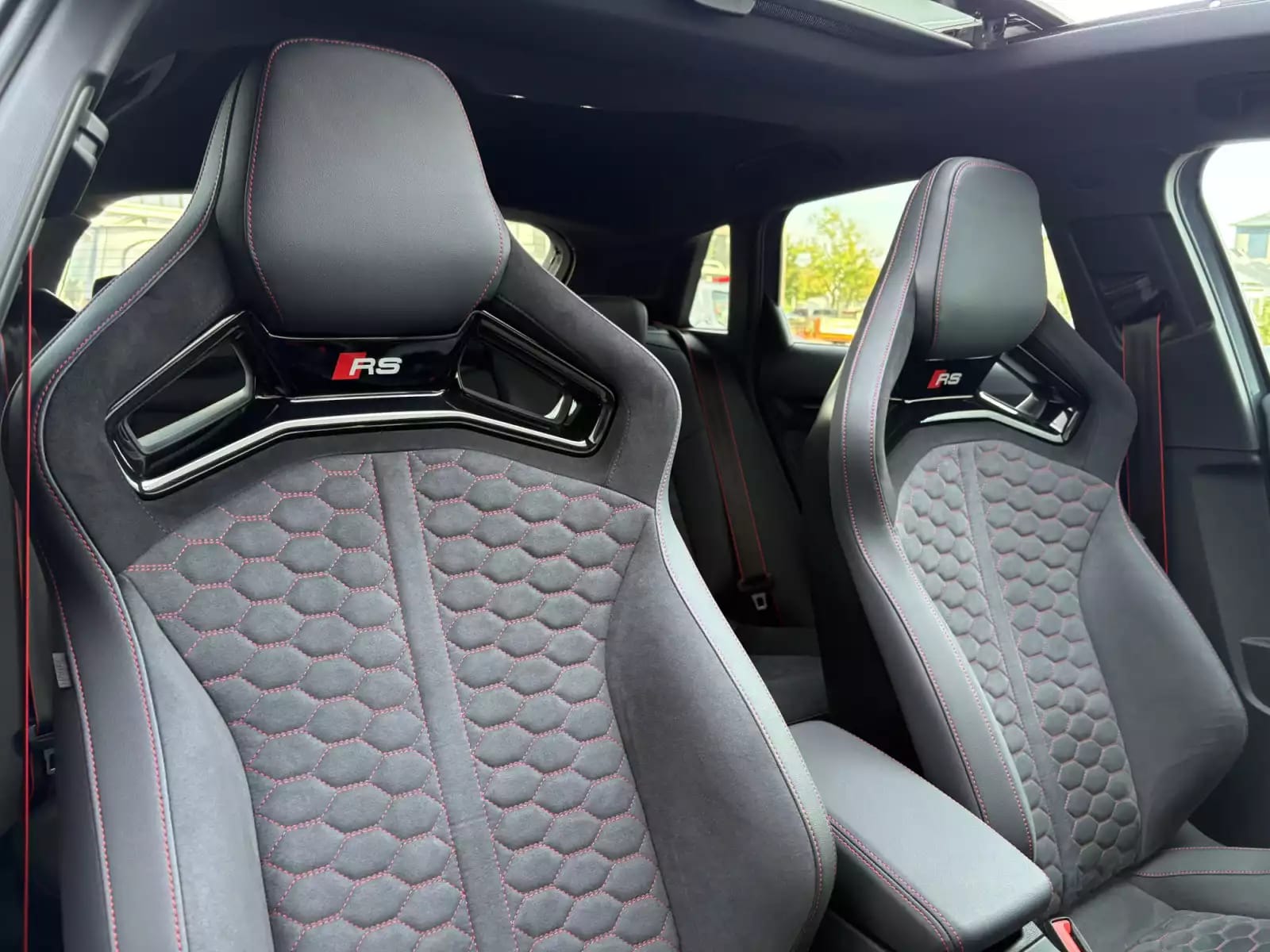 Audi RS3 Sportback 2.5 TFSI quattro/Pano/19//360°/SONO/MATRIX - Photo 1