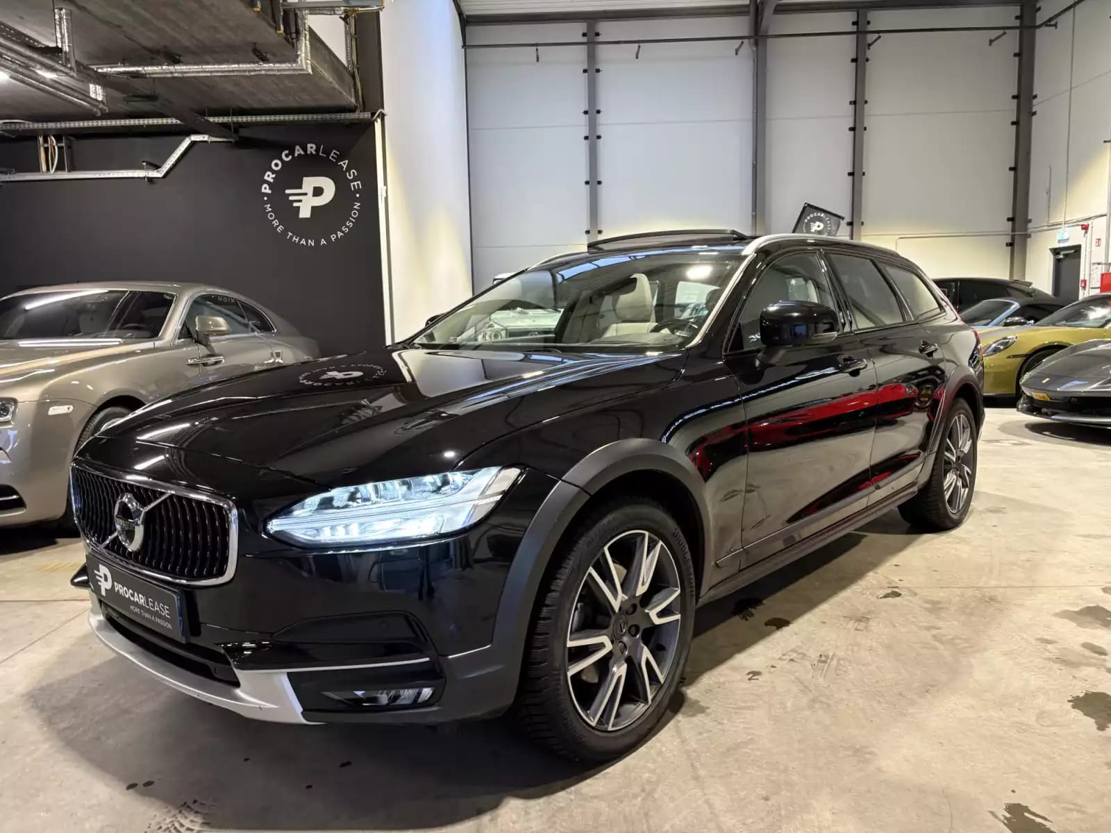 Volvo V90 Cross Country Pro AWD/PANO/19/360/HUP.D/VOLL - Photo 1