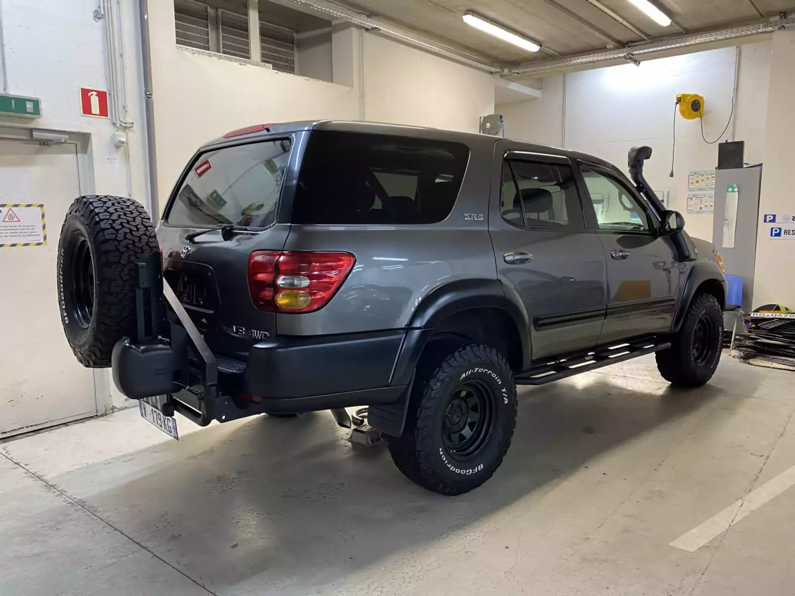 Toyota Sequoia SR5 V8  4WD 8 places - Photo 1