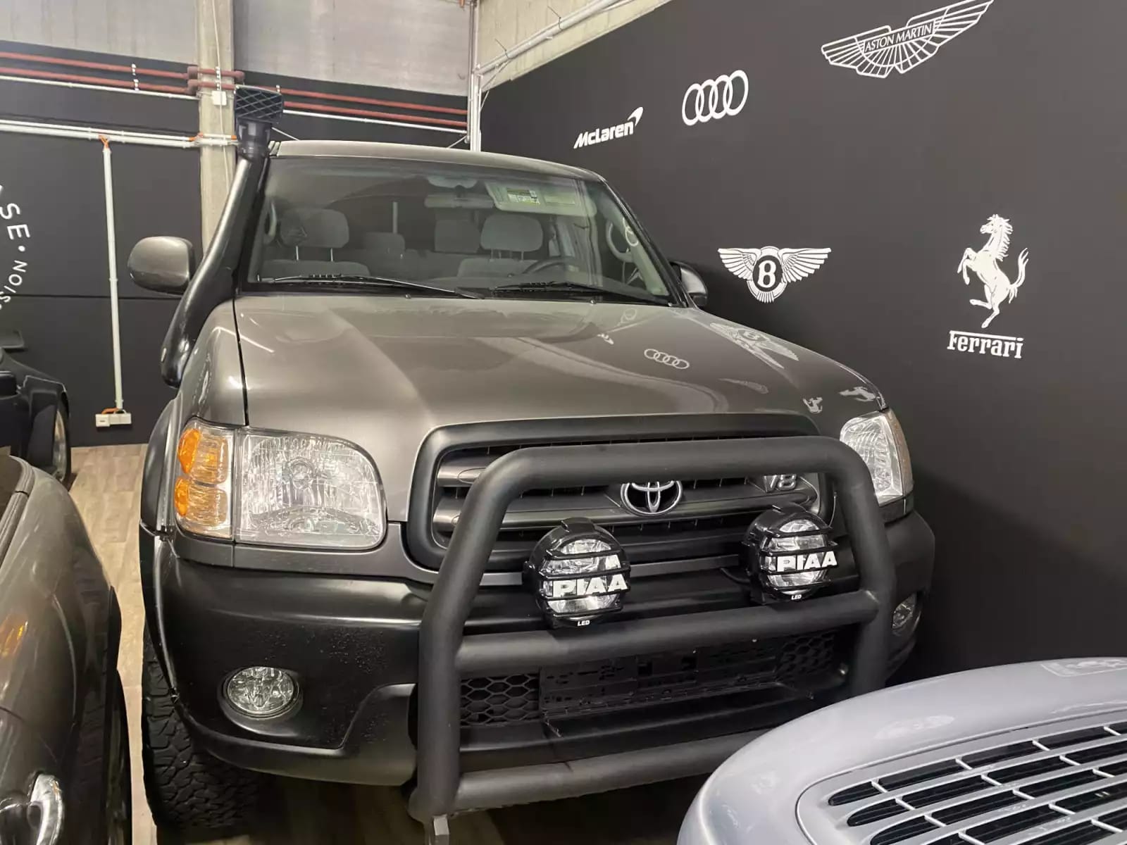 Toyota Sequoia SR5 V8 4WD 8 places - Photo 1