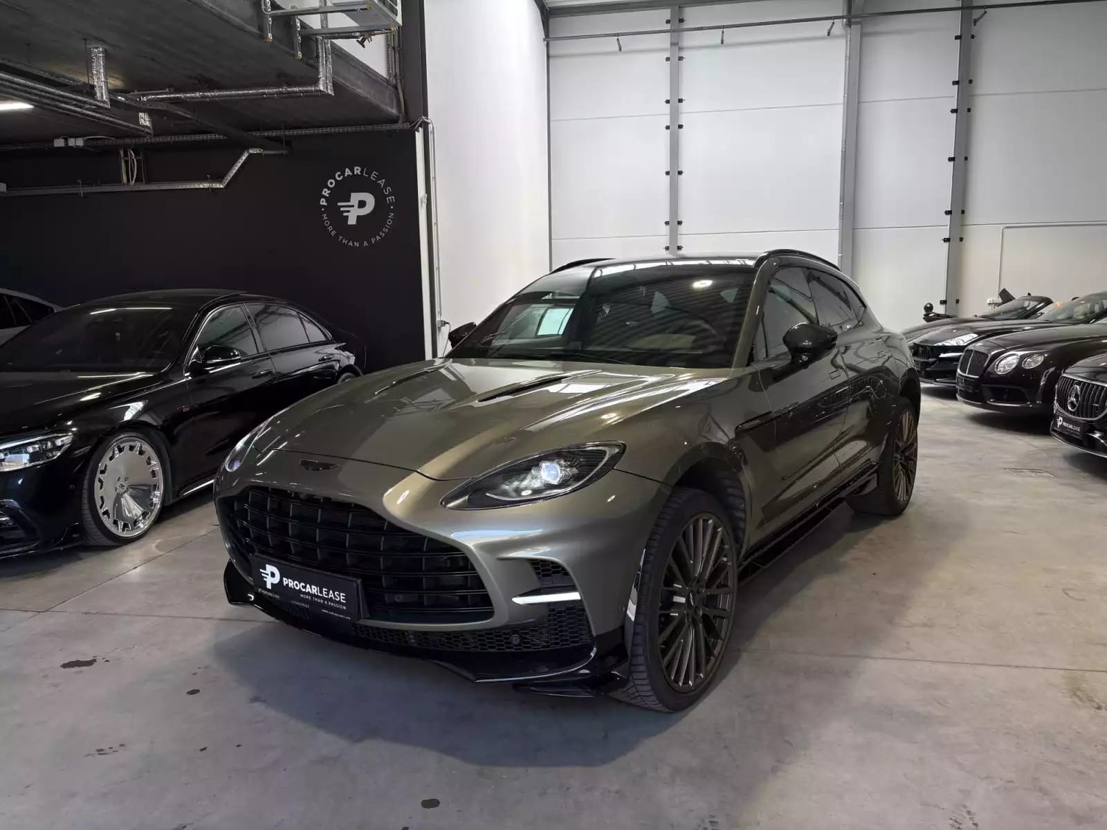 Aston Martin DBX ASTON MARTIN DBX707 °FACELIFT° 4.0 V8 BITURBO – FULL CARBON – Q ASTON MARTIN – KERAMIK - Photo 1