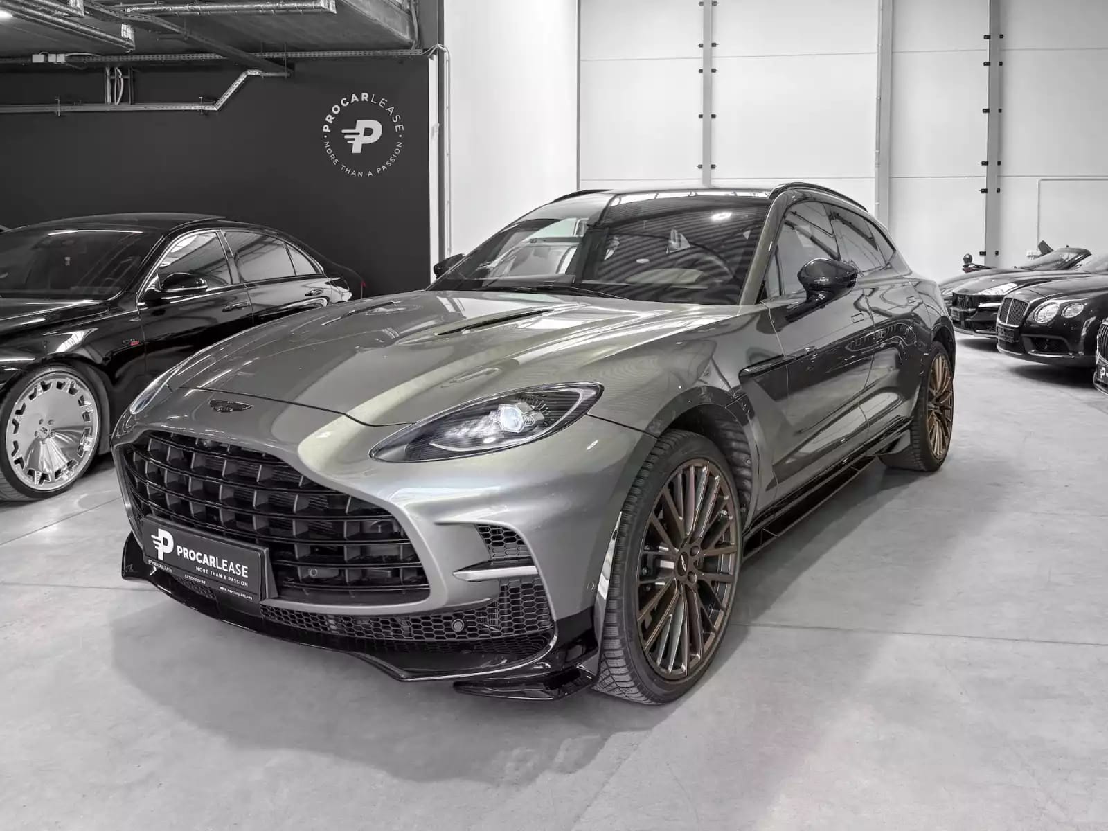 Aston Martin DBX ASTON MARTIN DBX707 °FACELIFT° 4.0 V8 BITURBO – FULL CARBON – Q ASTON MARTIN – KERAMIK - Photo 1