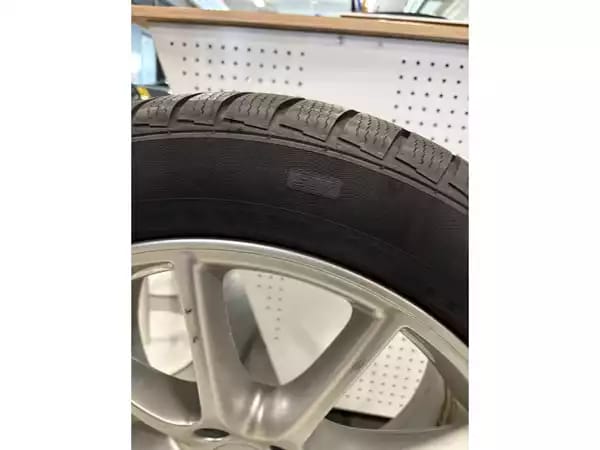 Jantes alu + Pneus hiver 20 305/40 R20 112V - Photo 3