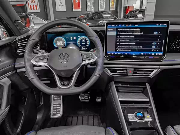 Volkswagen Tiguan Tiguan 2.0 TDI/DSG/4Motion R-Line/ AHK/Pano/360°/Leder/VOLL - Photo 2