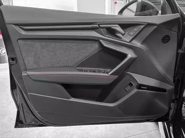 Audi RS3 Sportback 2.5 TFSI quattro/Pano/19//360°/SONO/MATRIX - Photo 2