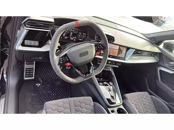 Audi RS3 Sportback 2.5 TFSI quattro/Pano/19//360°/SONO/MATRIX - Photo 2