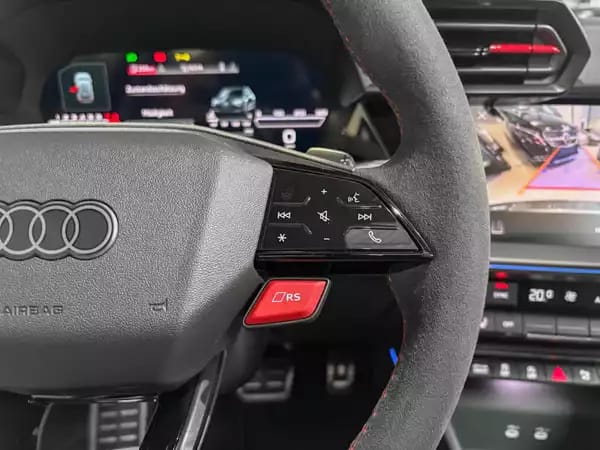 Audi RS3 Sportback 2.5 TFSI quattro/Pano/SCHALE//360°/SONO/MATRIX - Photo 2