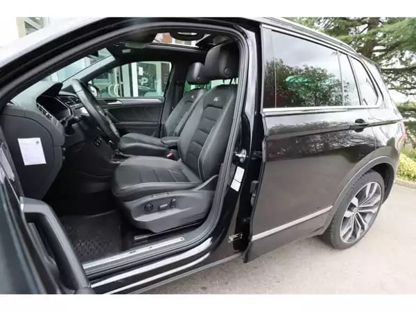 Volkswagen Tiguan 2.0/R-LINE/PANO/HUD/20/AHK/360°/4MOTION/LEDER - Photo 2