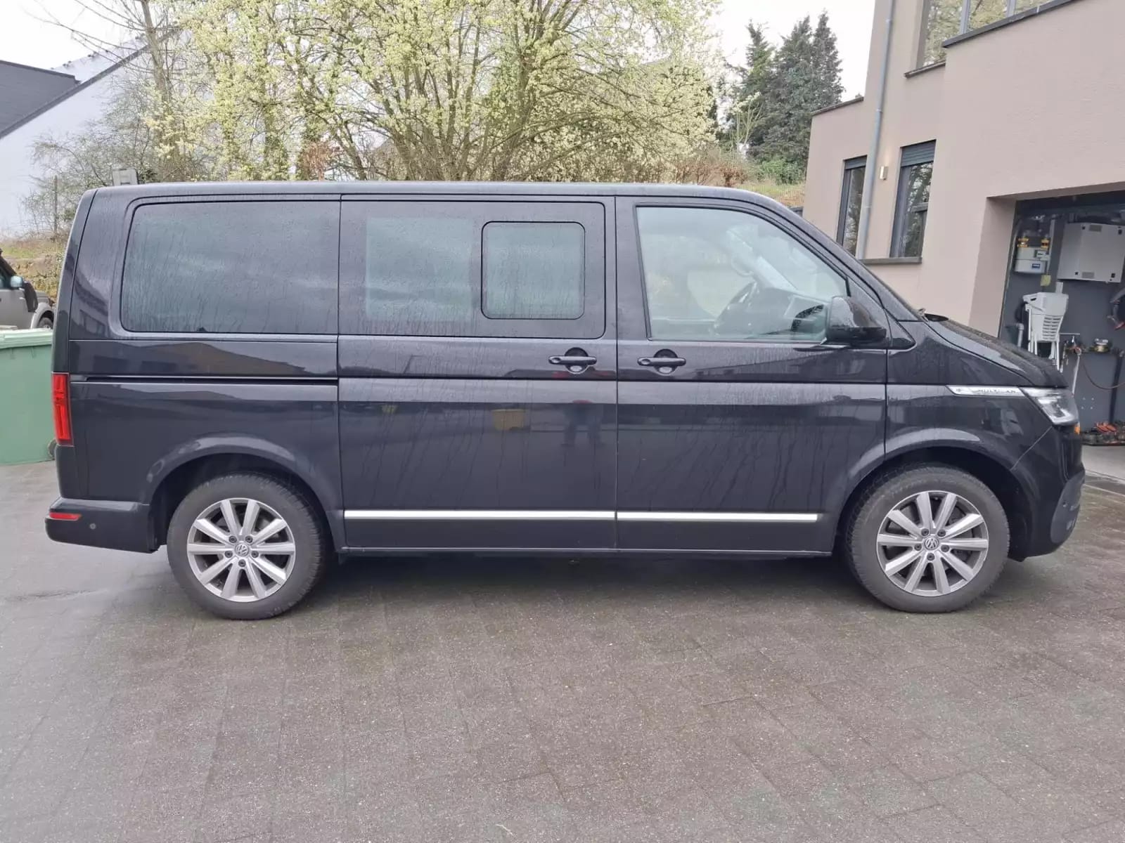 Volkswagen T6.1 Multivan 2.0 TDI 200 DSG 4Motion Highline 7 places - Photo 1