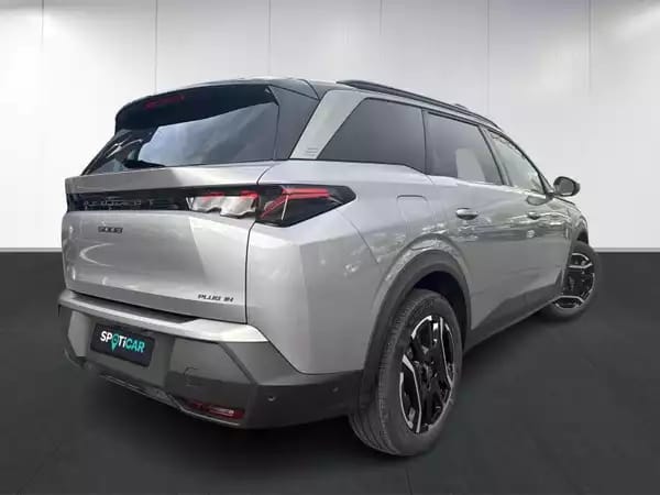 Peugeot 5008 III and e- GT - Photo 3